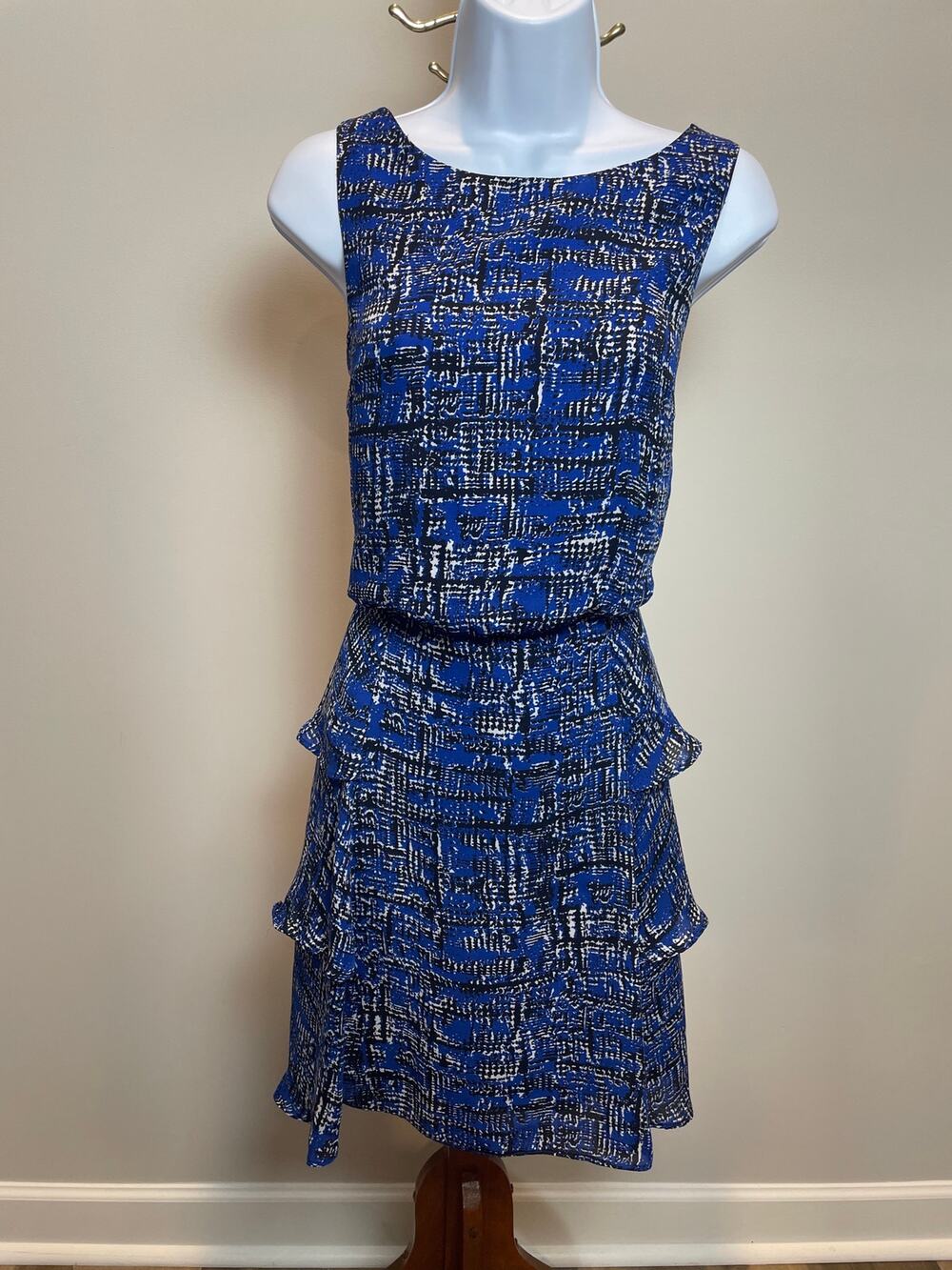 Banana Republic Blue Chiffon Flowy Sleeveless Dress Black White Accents Size 6